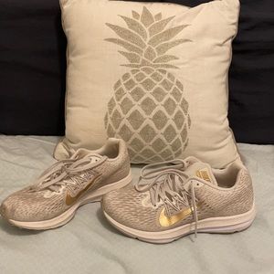 Basically brand new women’s Nike sneakers